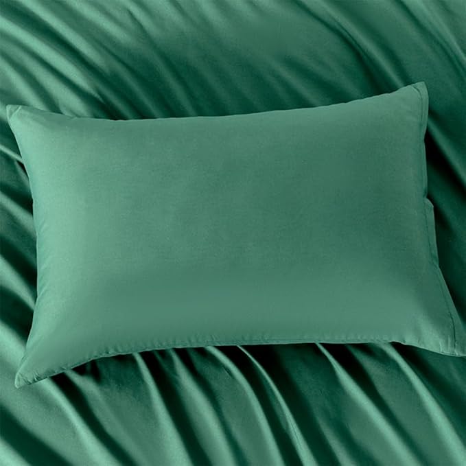 2 Pack Microfiber Zipper Pillowcases, Soft Comfortable Not Shrink Dark Green Pillow Case, Standard Pillow Cases Set of 2 (20x26 Inches)