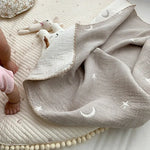 Couverture bébé brodée - Vignette | Home Cozy Nest