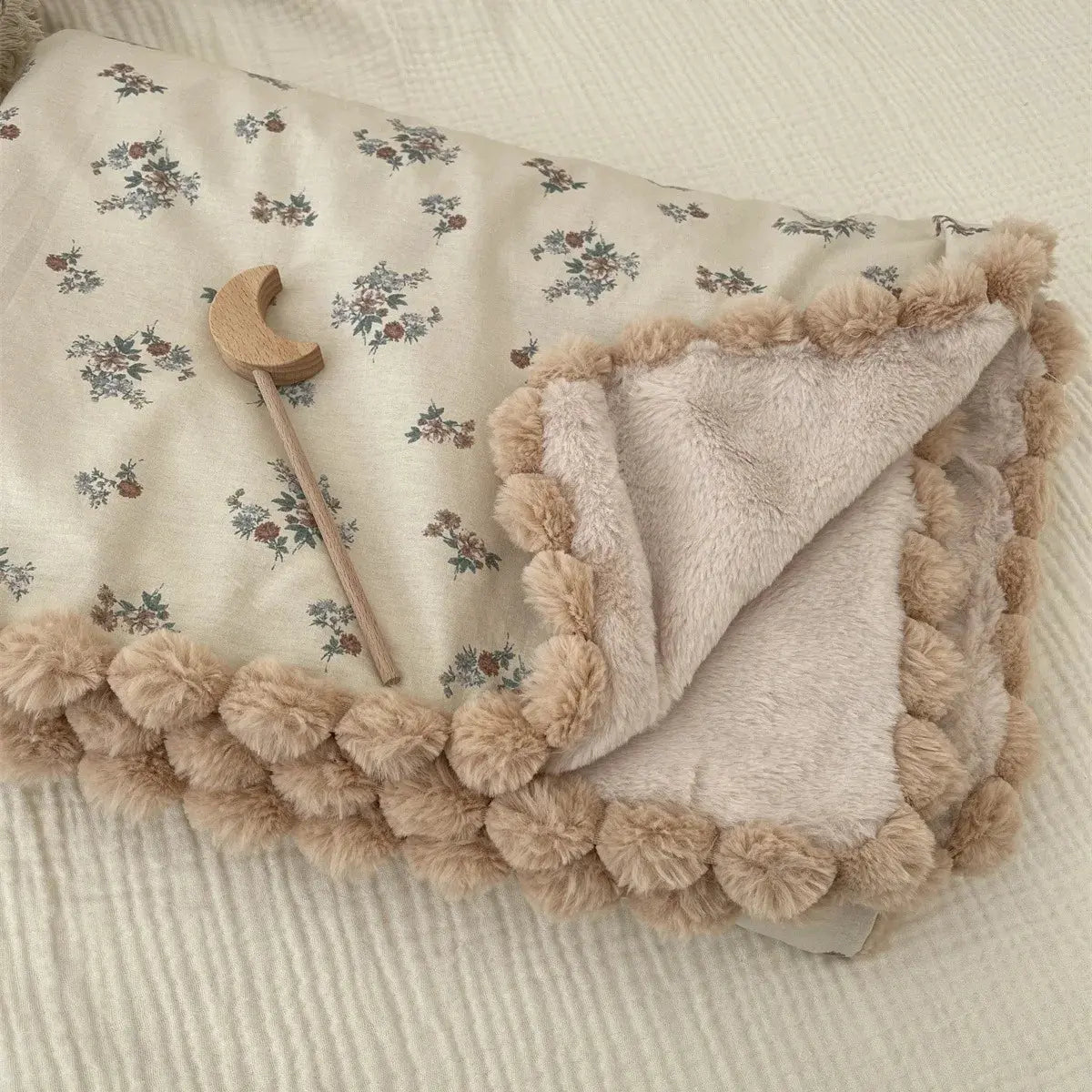 Couverture chaude d'hiver pour bébé avec pompon