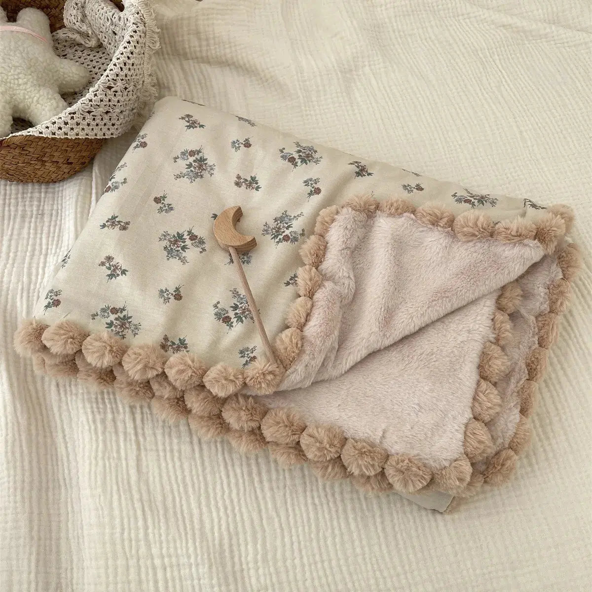 Couverture chaude d'hiver pour bébé avec pompon