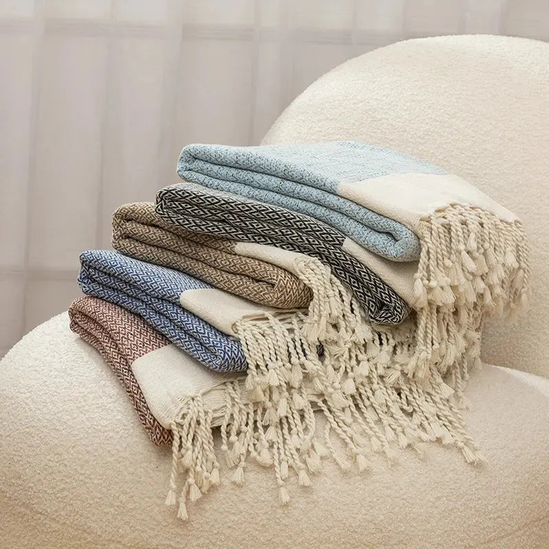Couverture en coton turc avec pompons décoratifs