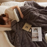Couverture en laine de mouton - Vignette | Home Cozy Nest