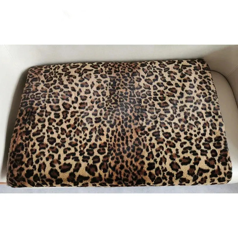 Couverture leopard de luxe pliée