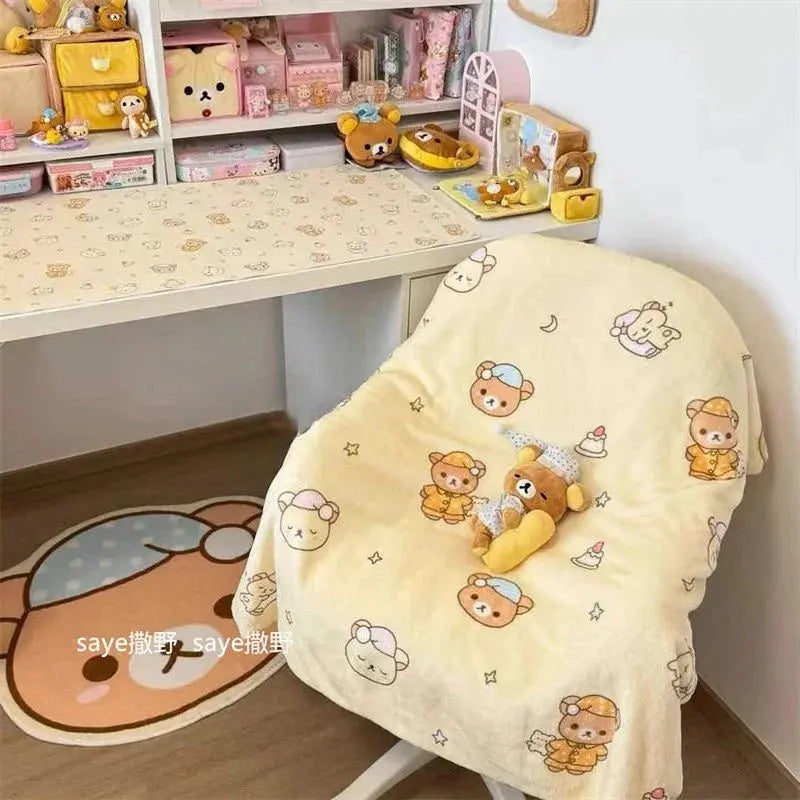 Couverture ourson en flanelle sur fauteuil
