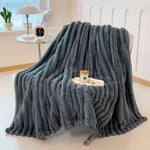 Thick striped blanket - Vignette | Home Cozy Nest