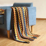Couverture tricotée à la main avec pompon - Vignette | Home Cozy Nest