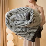 Couverture polaire chaude en jacquard de luxe "Sun" - Vignette | Home Cozy Nest